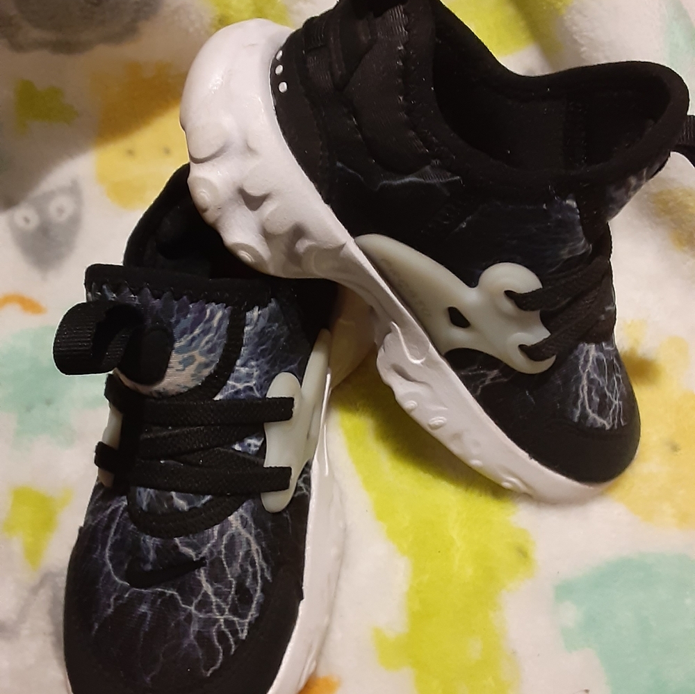 Nike - Picture 5 of 5